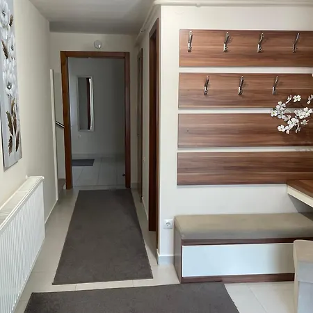 Nyugalomvar Exclusive Vendeghaz Apartman Gyula