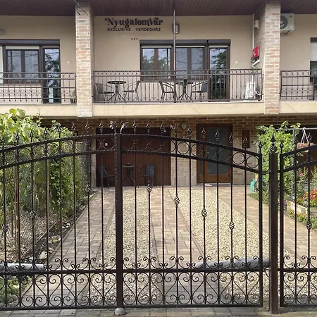 Apartament Nyugalomvar Exclusive Vendeghaz *